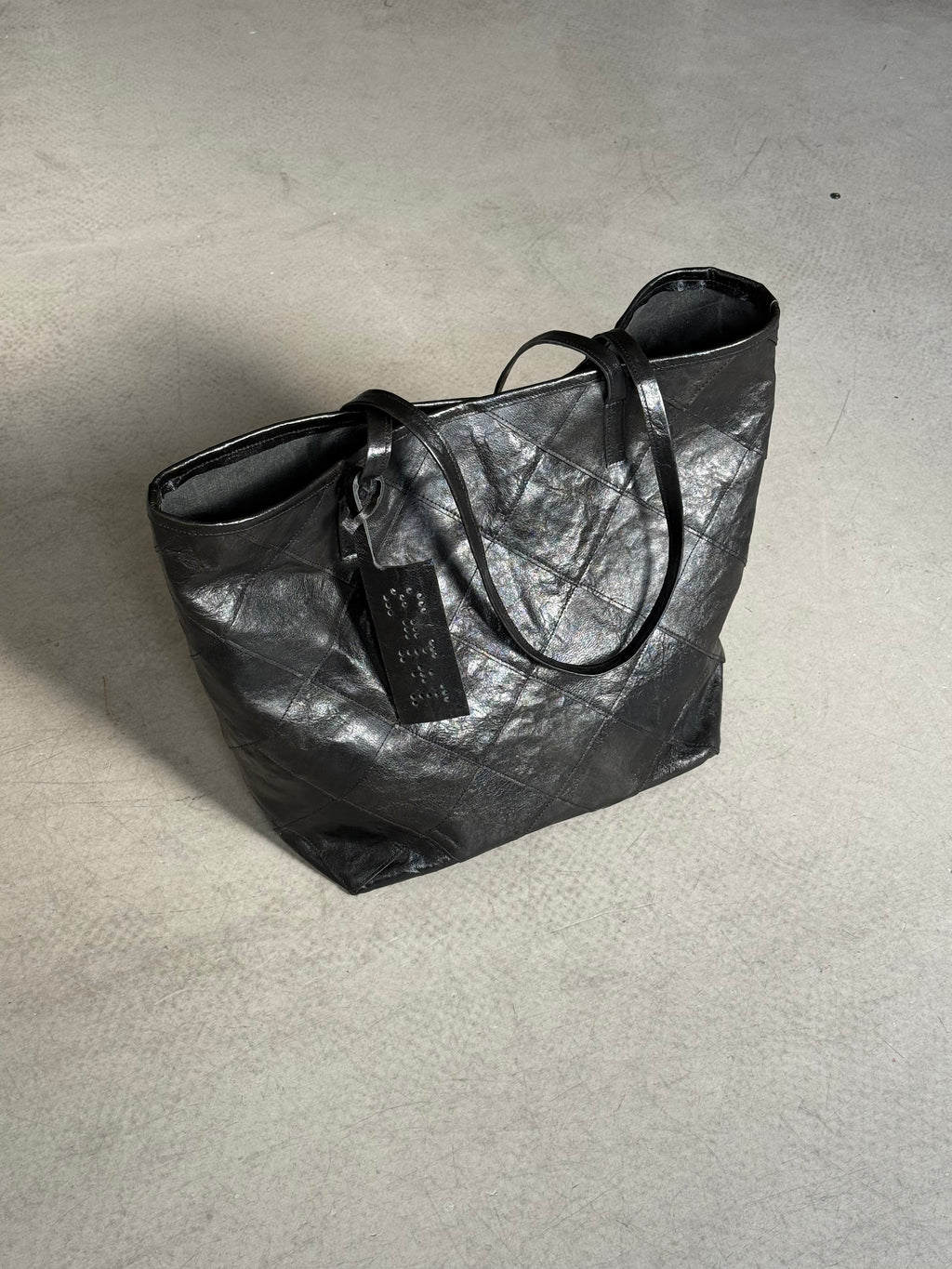 SQUARE LEATHER TOTE